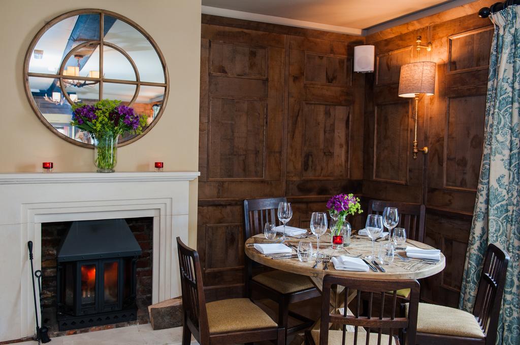 The White Hart, Overton Overton  Exteriör bild